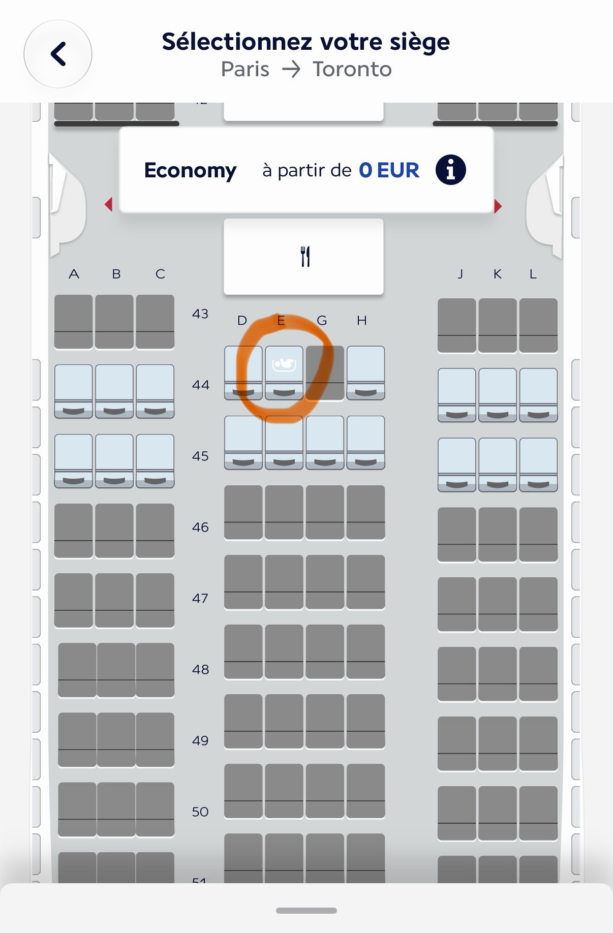 Plan de cabine Air France Paris–Toronto montrant le pictogramme blanc d’un berceau sur un siège de la rangée 44